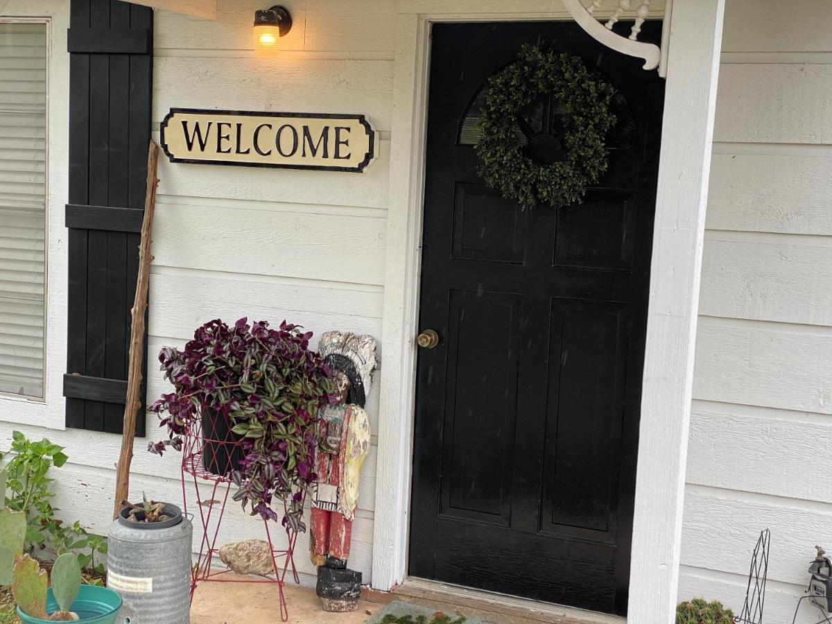 Pecan St. Parlor Haus Downtown Bandera, Tx 외부 사진